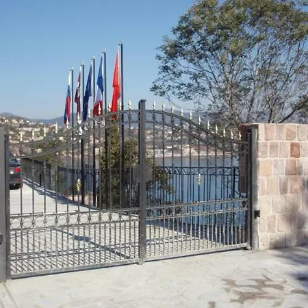 And La Coraillere Villa *
